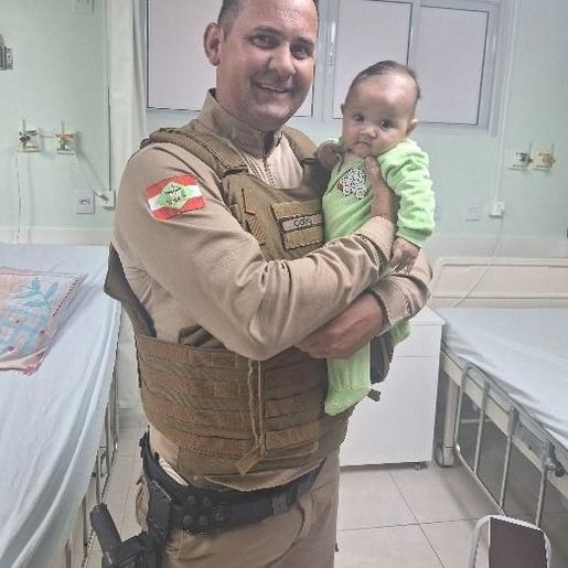 Policial salva bebê engasgado com leite materno em Dionísio Cerqueira  