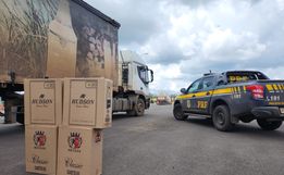 PRF flagra caminhão com 2 mil maços de cigarros contrabandeados na BR-163
