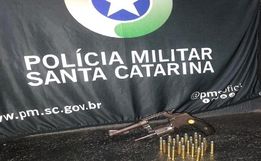 Homens são detidos por porte ilegal de arma de fogo