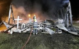 Igreja no interior de São João do Oeste é destruída por incêndio