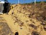 Carreta carregada com milho tomba às margens da SC-163, em Descanso