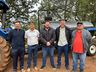 Iporã do Oeste entrega máquinas agrícolas para grupos de produtores