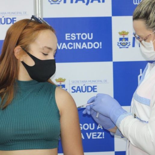 Ministério da Saúde pede suspensão de vacinação em adolescentes; SC avaliará