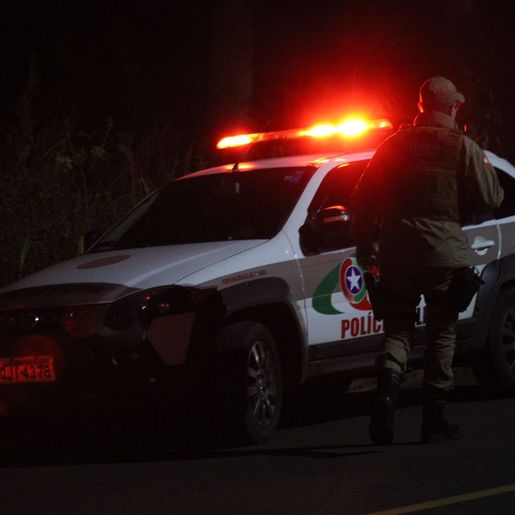 Homem com mandado de prisão ativo por roubo seguido de morte é preso