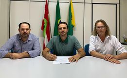 Prefeitura de Guarujá do Sul entrega ordem de serviço para pavimentação asfáltica