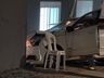 Condutor sofre mal súbito e colide em muro de vidro de residência em Campo Erê