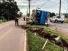 VÍDEO: caminhão tomba na Willy Barth em São Miguel do Oeste