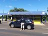 Motorista quase atropela policiais, é preso duas vezes e tem dois carros retidos por embriaguez