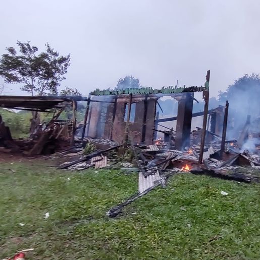 Incêndio em residência deixa uma pessoa morta 