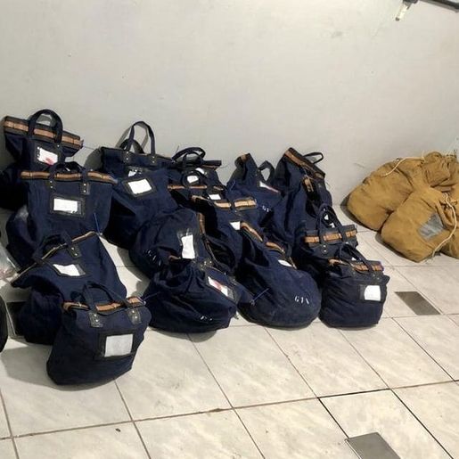PF apreende cerca de 700 kg de supostas pedras preciosas em Chapecó