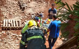 Trabalhador sofre lesões em queda de estrutura em demolição