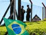 VÍDEO: Dezenas de pessoas participam de ato em frente ao 14º RCMec