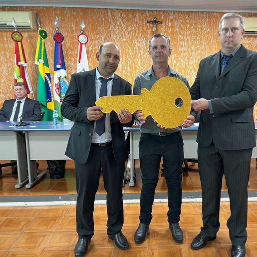 Eleitos tomam posse e assumem cargos em Barra Bonita