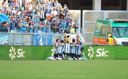Com Arena lotada, Grêmio vence e é pentacampeão gaúcho