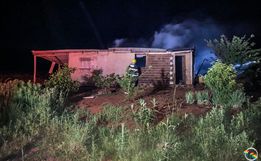 Casa é parcialmente destruída por incêndio em Bandeirante; confira vídeo