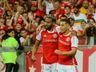 Inter não repete últimas boas atuações, mas bate o Vitória no Beira-Rio por 3 a 1
