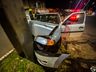Condutor colide com carro em poste na Willy Barth em SMO; vídeo