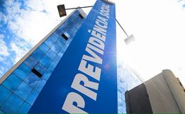 Lula sanciona lei que concede bônus a servidores do INSS para reduzir filas