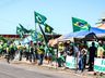 VÍDEO: Dezenas de pessoas participam de ato em frente ao 14º RCMec
