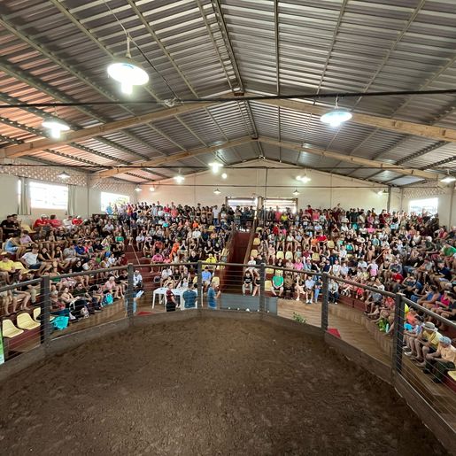 Desfile de cães tem presença de 30 animais na Faismo 2024