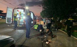 Engavetamento deixa motociclista e caroneira feridos na Willy Barth 