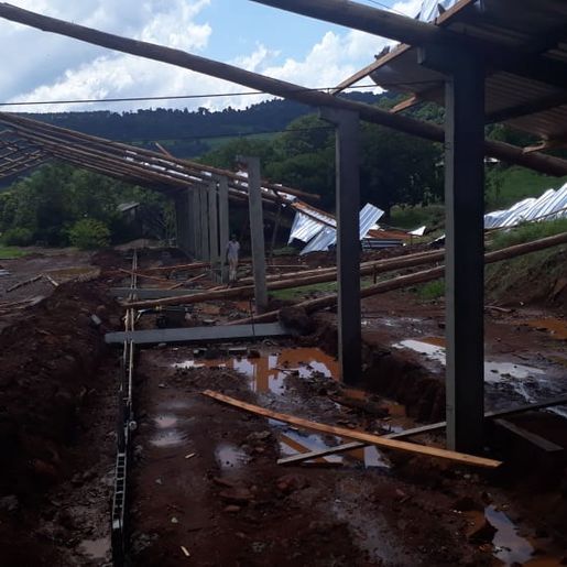Vídeo: Temporal causa estragos no interior de Iporã do Oeste