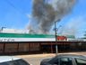 Incêndio de grandes proporções atinge supermercado e residências em SMOeste