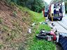 Motociclista tem perna amputada após colidir em caminhão no Oeste de SC