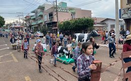 Linha do tempo sobre agricultura e indústria foi trabalhado no desfile cívico