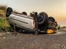 VÍDEO: motorista abandona carro após capotamento na BR-282