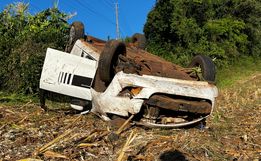  Saída de pista seguida de capotamento deixa dois feridos entre SMO e Bandeirante