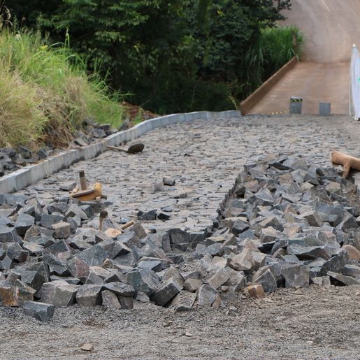 Obras de calçamento no Distrito de Cerro Azul foram concluídas 