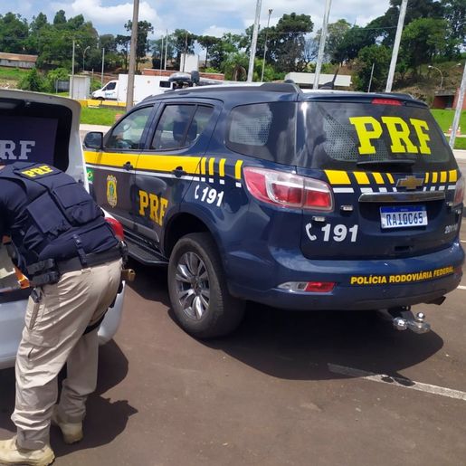 PRF apreende 127 kg de maconha na BR 282 em Maravilha