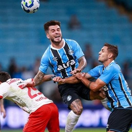 Com gols no final, Grêmio e Bragantino empatam na Arena pelo Brasileirão