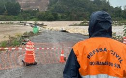  Chuvas no RS deixam três mortos e governo anuncia R$ 60 milhões para auxílio a municípios 