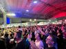 Mesmo com chuva, público lota espaço de shows para ver Marcos e Belutti