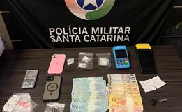 PM flagra casal por tráfico de drogas no bairro Jardim, em Maravilha