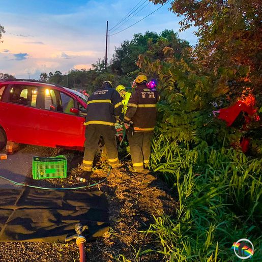 VÍDEO: Colisão entre dois carros deixa feridos na BR-163