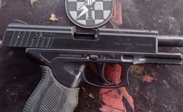 Jovem posta vídeo provocando a polícia com arma e é preso em SC