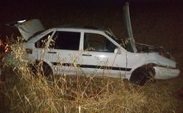 Carro capota e deixa três feridos em acidente na SC-161