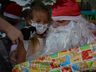 Campanha “Um presente de Natal” reúne crianças para entrega de presentes