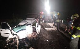 Colisão frontal entre carro e carreta resulta em duas mortes na BR-158