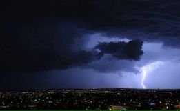 Mais de 5 mil ficam sem energia após temporal no Extremo Oeste 