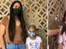 Mãe corta o cabelo e doa para fazer peruca para a filha com leucemia