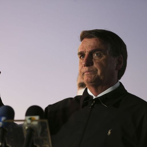 Bolsonaro pede que apoiadores não saiam às ruas no próximo domingo