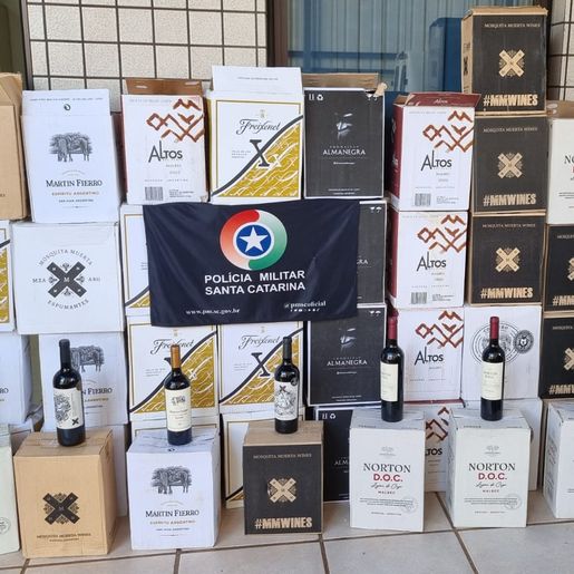 Polícia Militar apreende carga de vinho e azeite sem nota fiscal na BR-163