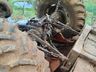 Agricultor fica ferido em capotamento de máquina agrícola na região
