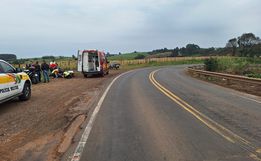 Queda de motociclista na SC-163 em Descanso deixa caroneira ferida