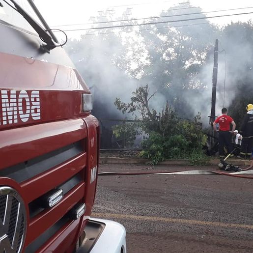 Duas pessoas morrem carbonizadas durante incêndio em Maravilha