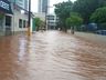 Chuva causa alagamentos e estragos no Oeste